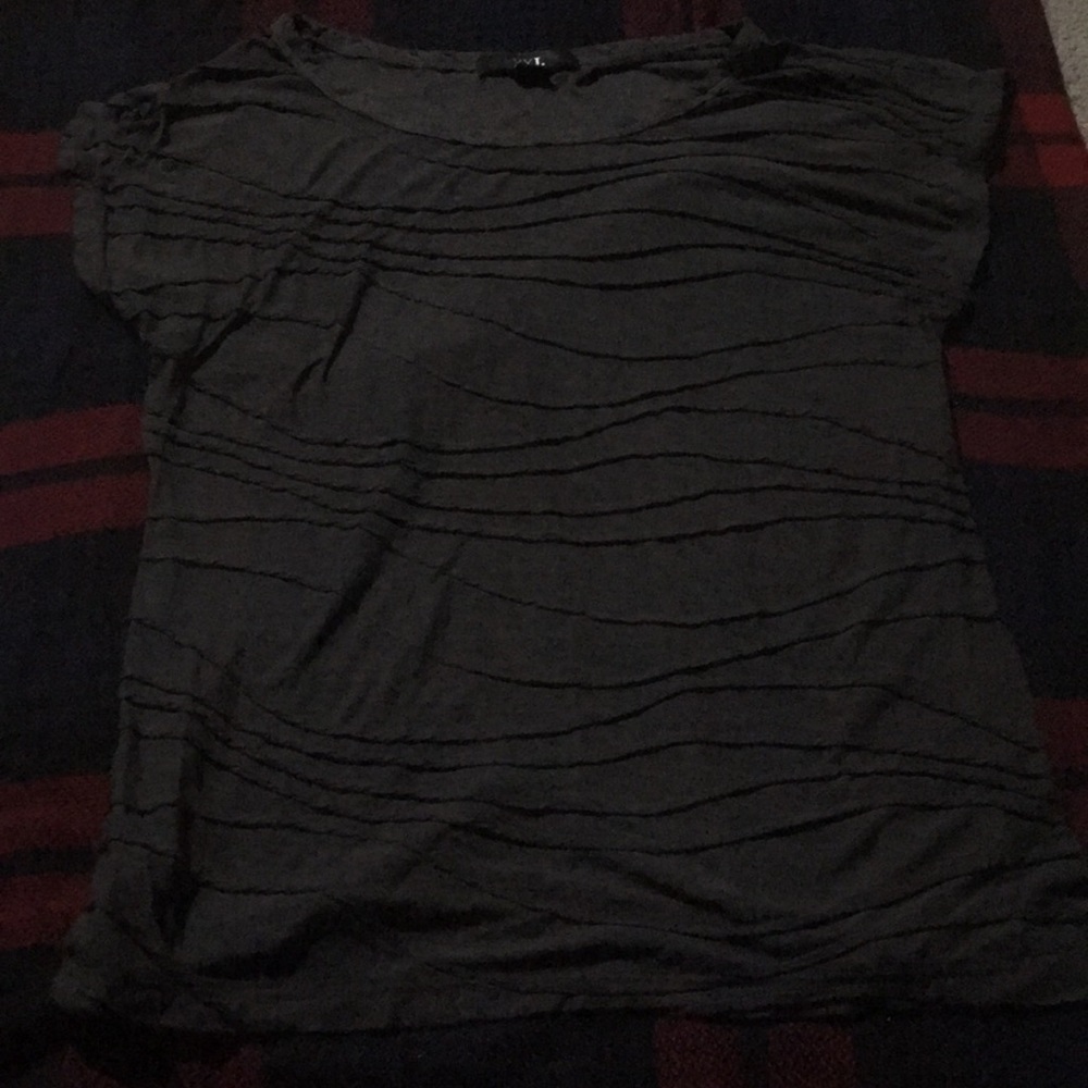 Cute grey short sleeve shirt.